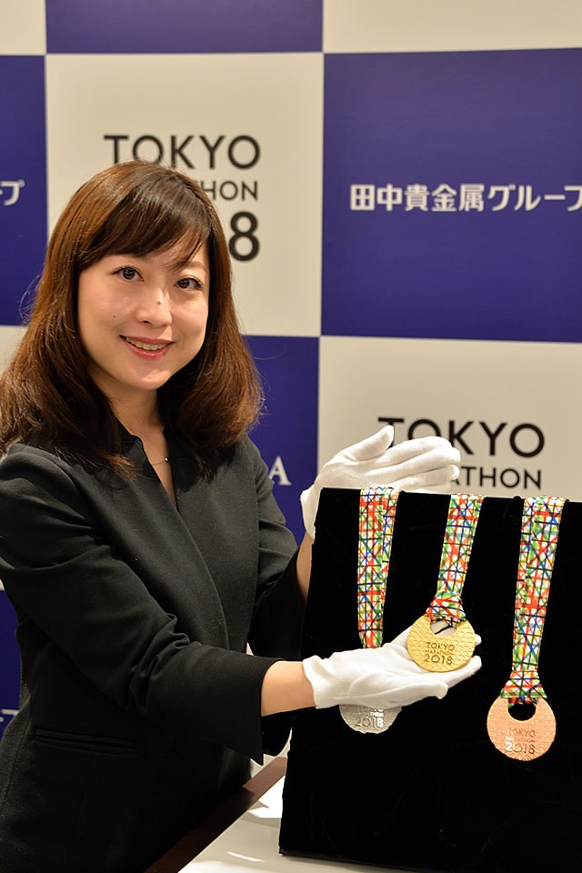 Tanaka Hd 東京マラソン18表彰メダルを 純金 純銀 純銅で提供 金箔 加工製品 ニュース Goldnews ゴールドニュース 金 ゴールドに関する情報サイト